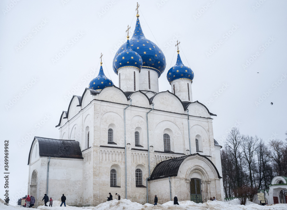 Obraz premium View of the Orthodox mother of God-Nativity Cathedral in Suzdal in winter.