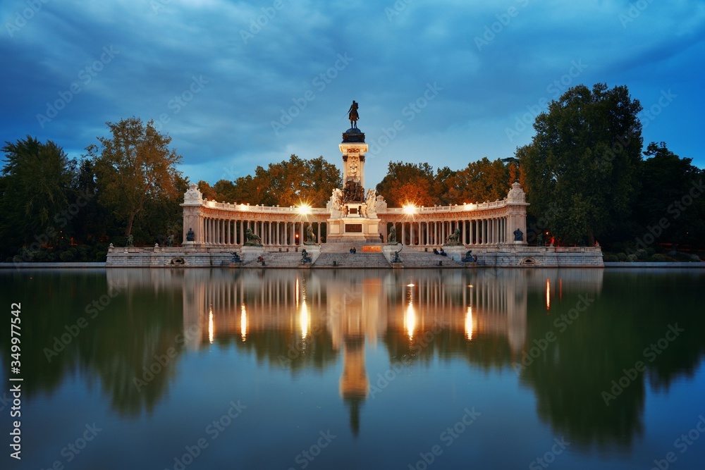 Madrid El Retiro Park monument