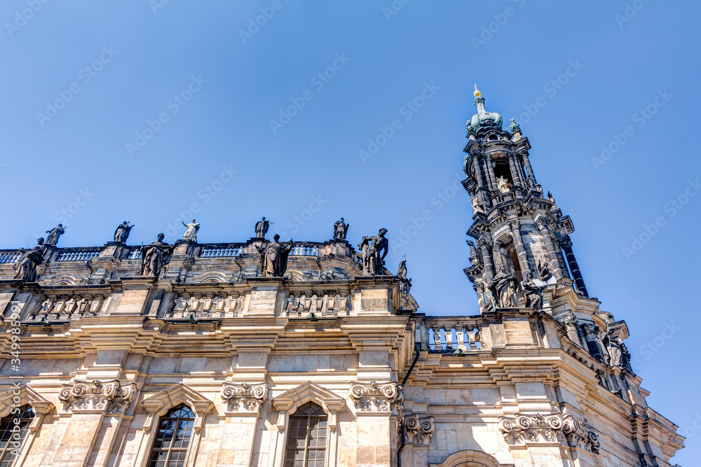 Die Katholische Hofkirche in Dresden, geweiht der heiligsten Dreifaltigkeit
