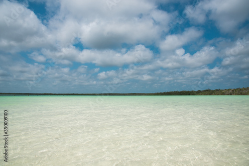 A hidden treasure is probably the best definition for Laguna Kaan Luum, one of Tulum’s most attractive sites but also one of the most fascinating places in Mexico