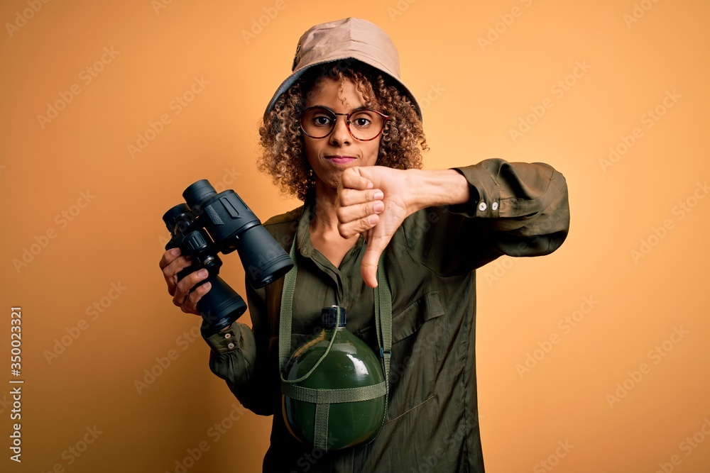 African american tourist woman wearing explorer hat and water canteen ...