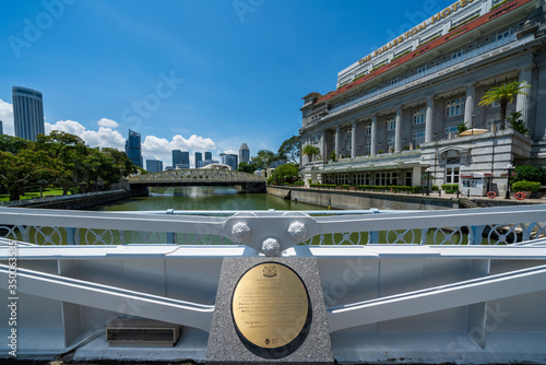 CAVENAGH Bridge with no people in Singapore photo