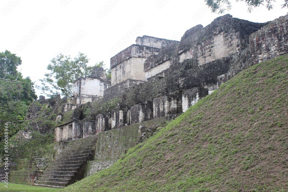 世界有数のマヤ遺跡　グアテマラ随一の観光地　ティカル遺跡