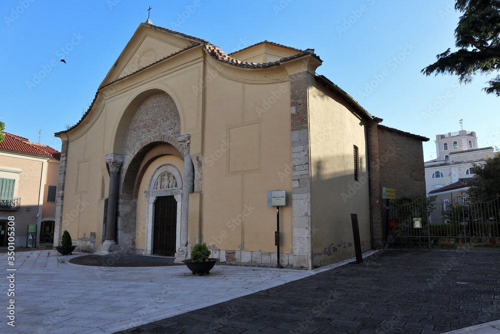 Benevento - Chiesa Santa Sofia la mattina presto