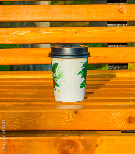 Canvastavla a Cup of coffee on the bench