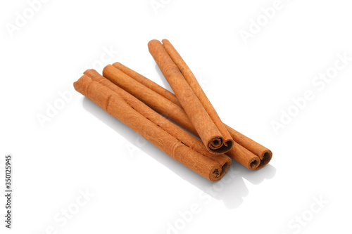 Quadro su tela Cinnamonsticks,cinnamon sticks isolated on white background