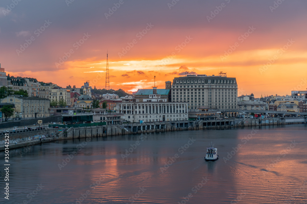 sunset, sky, city, silhouette, skyline, clouds, dusk, sun, evening, night, orange, cloud, building, sunrise, red, urban, architecture, river, buildings, nature, horizon, capital, town, landscape, Kyiv
