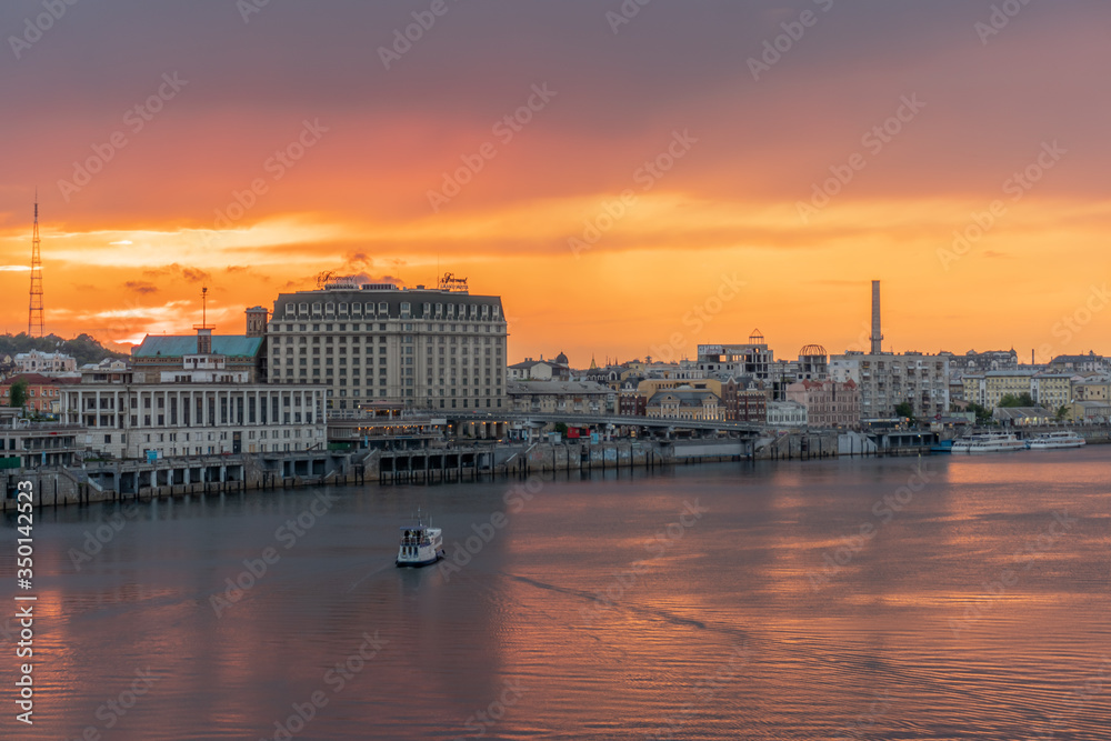 sunset, sky, city, silhouette, skyline, clouds, dusk, sun, evening, night, orange, cloud, building, sunrise, red, urban, architecture, river, buildings, nature, horizon, capital, town, landscape, Kyiv