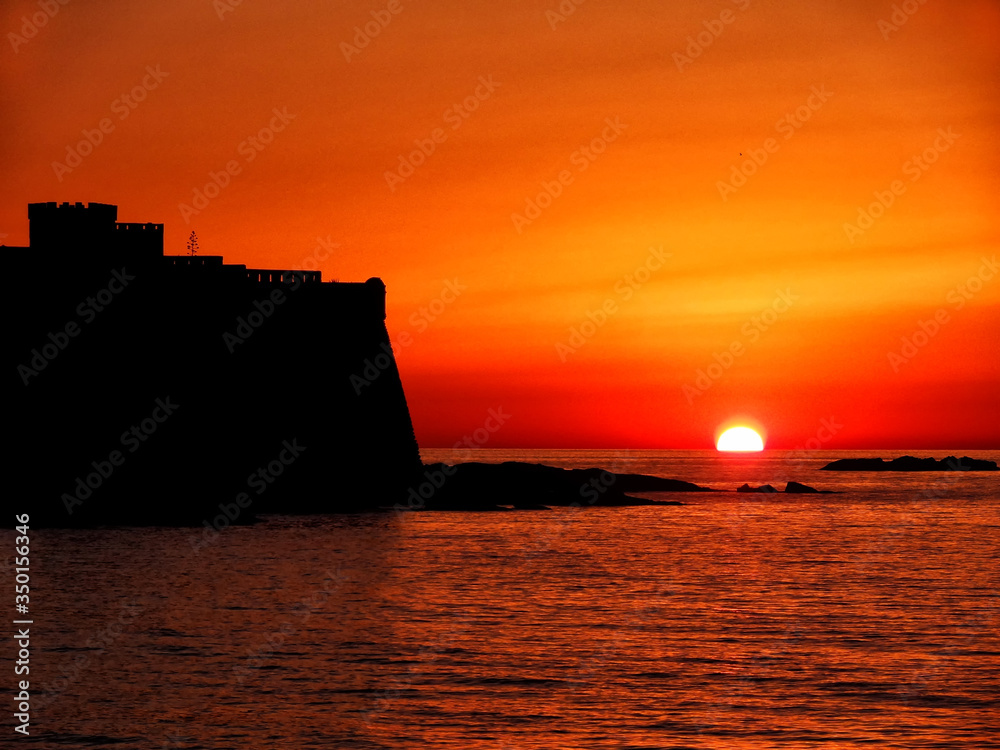 Coucher de soleil sur le Château-fort d'Algajola
