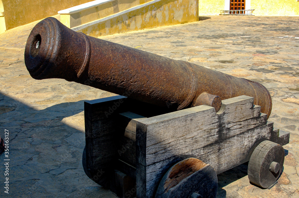 old cannon at the fort