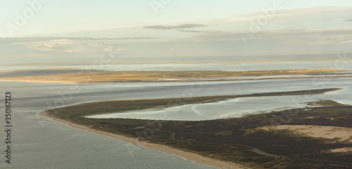 Luftaufnahme von der Nordseek  ste und der Insel Sylt