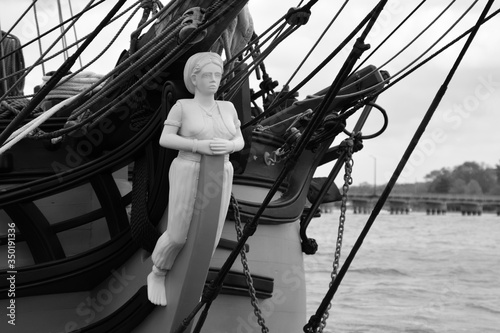 Fototapete figurehead  on a ship