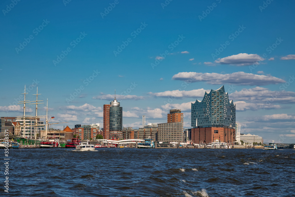 Hamburg - Hafen Panorama mit Elbphilharmonie