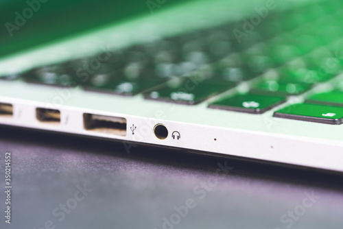 Wallpaper Mural Macro Phote on the keyboard laptop, hole jack headphone Torontodigital.ca