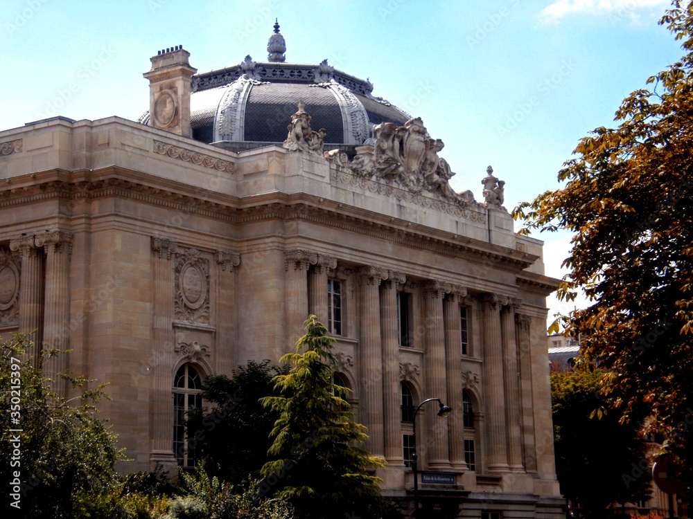 Obraz premium Paris, France - August 10th 2013 : View of the Grand Palais, one of the most famous museum of Paris. 