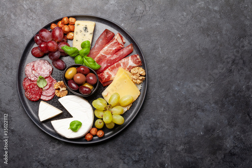 Bild auf Leinwand Cheese, meat, grapes and olives antipasto