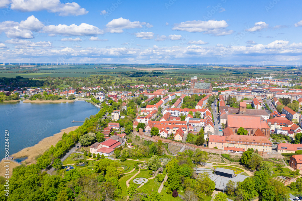 Aussicht auf die Altstadt von Prenzlau am Uckersee 