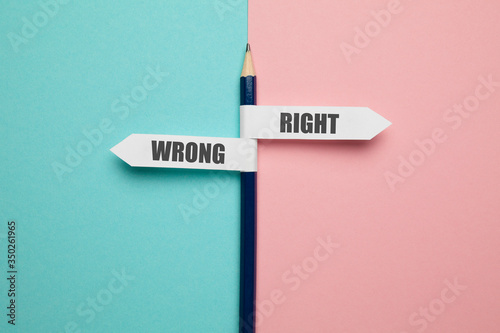 Φωτογραφία Pencil - direction indicator - choice of right or wrong.