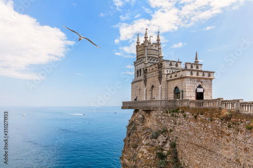 Obraz na płótnie Crimea, Swallow Nest Castle summer sea view w salonie