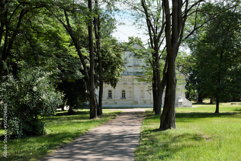 Fototapeta premium An old white house in the historical center of Chernigov. House of the regimental office. Alley.