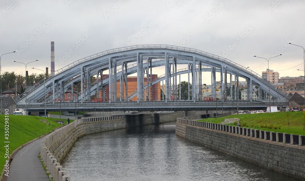 Amerikanskiye bridges, Obvodny canal, Saint-Petersburg, Russia October 2017 Amerikanskiye bridges, Obvodny canal, Saint-Petersburg, Russia October 2017