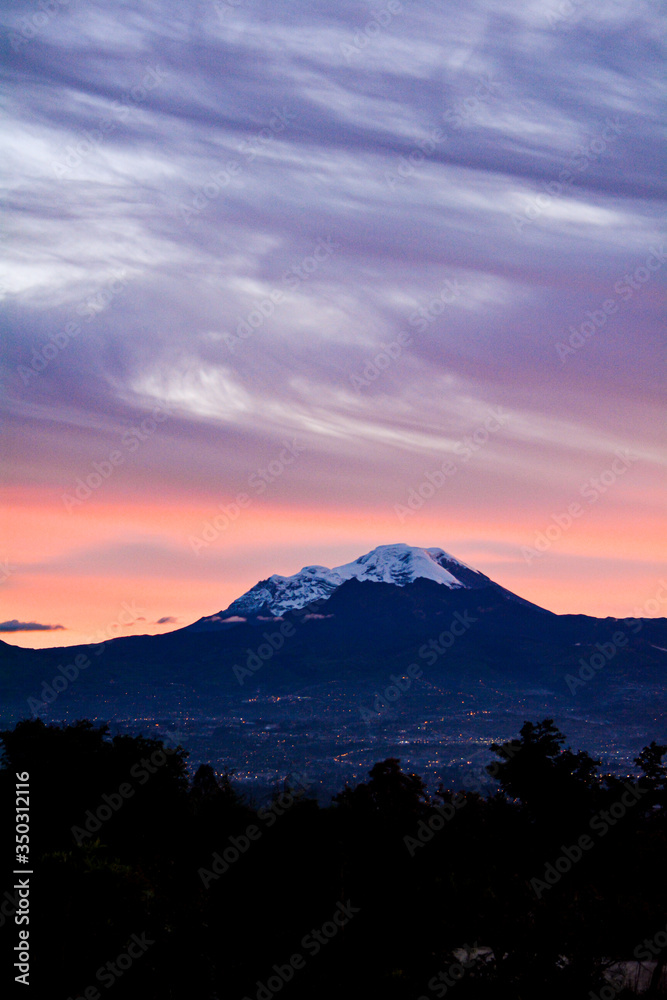 Volcan Chimborazo atardecer de colores 
