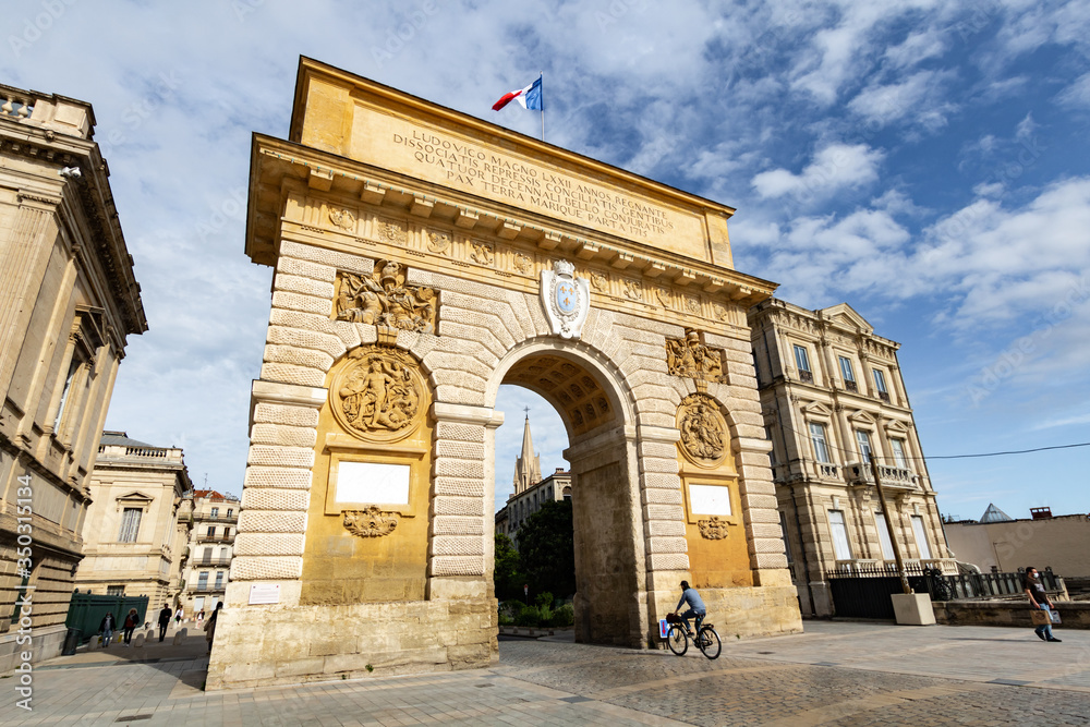 Vue de l'Arc de Triomphe à Montpellier (Occitanie, France)