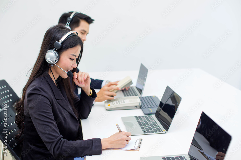 Asian call center staff. Call to talk to customers with friendly service and beautiful talk. Smile with friendly service. Asian call center staff. Call to talk to customers with friendly service and beautiful talk. Smile with friendly service.