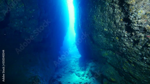 Wallpaper Mural cave scenery underwater with nice light sun beams and rays ocean scenery scuba divers and snorkellers to explore Torontodigital.ca