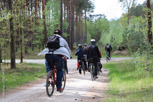 Wycieczka rowerowa, rowerzyści photo