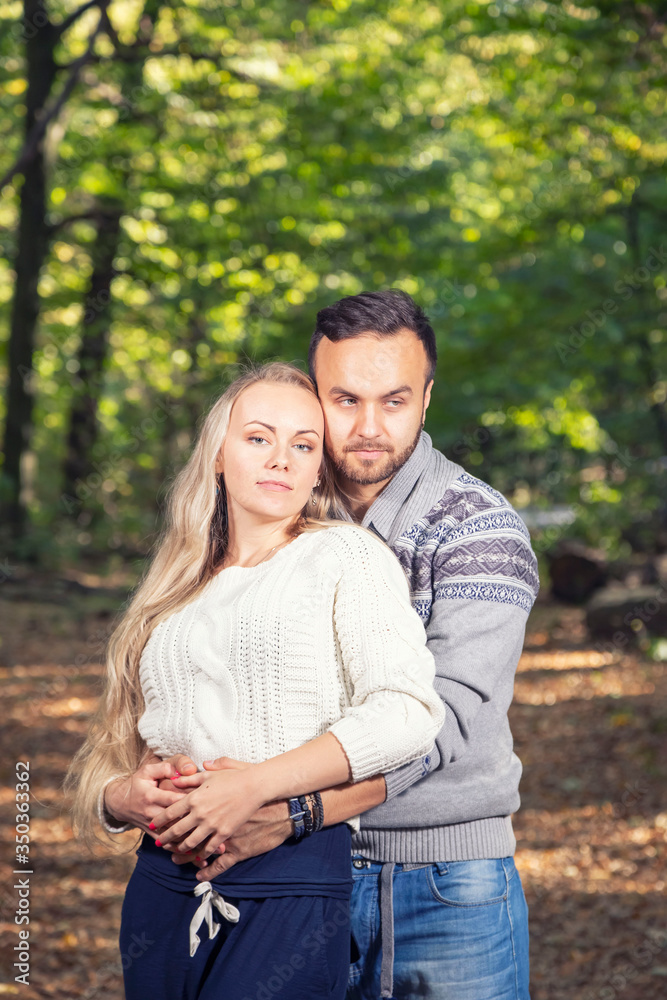 Portrait of young couple enjoying a day in the park together - obrazy, fototapety, plakaty 