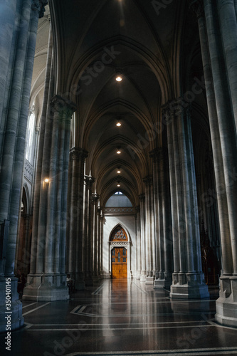 Iglesia por dentro, Catedral de la plata en argentina, religión, pasillo 
