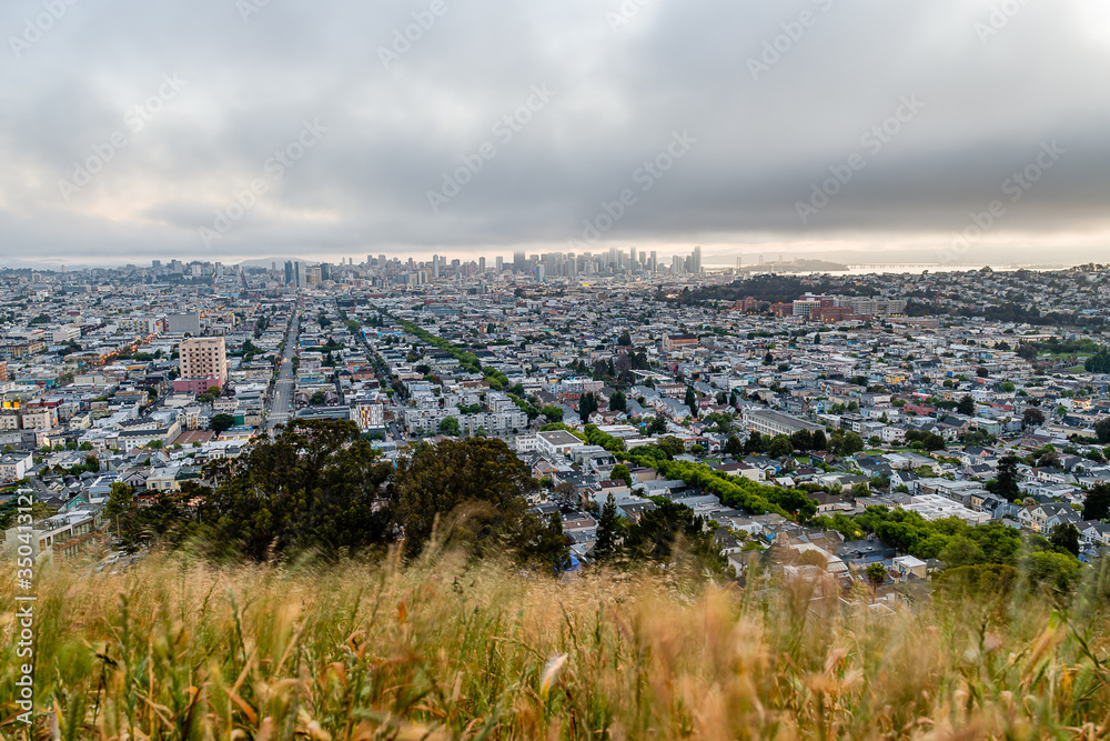 Obraz premium Bernal Heights Park at Sunrise