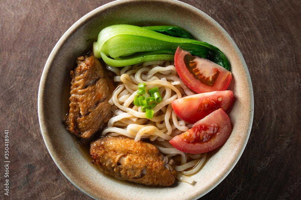 Delicious Chinese noodles with chicken wings
Delicious Chinese noodles with chicken wings
