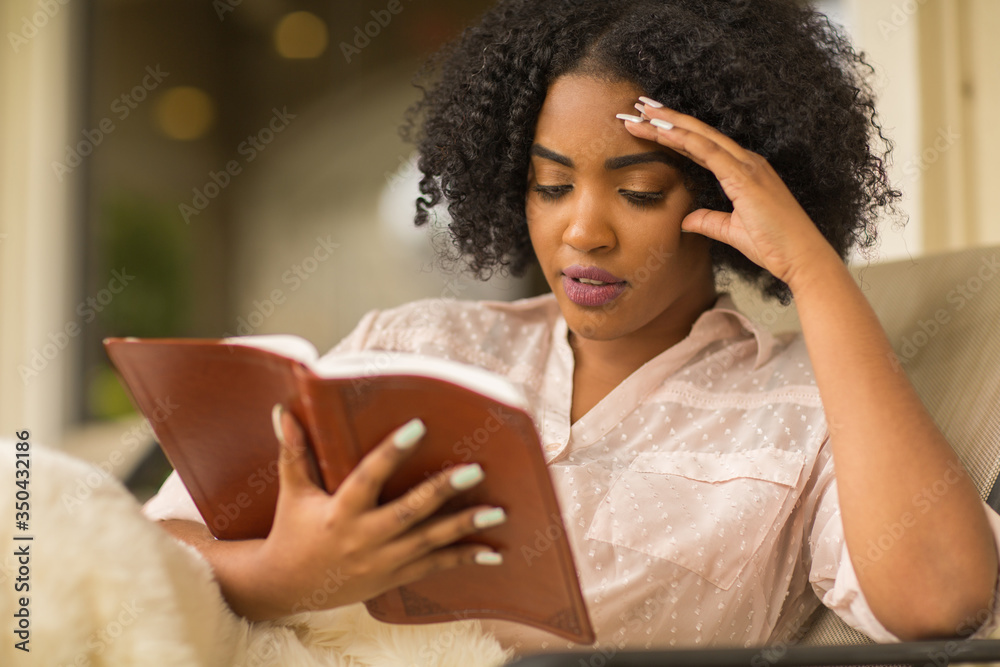 African American woman studing and reading the Bible. - obrazy, fototapety, plakaty 