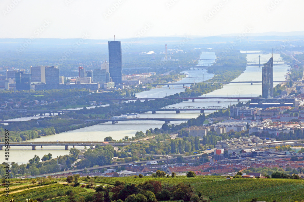 Obraz premium Danube and New Danube in in Vienna, Austria