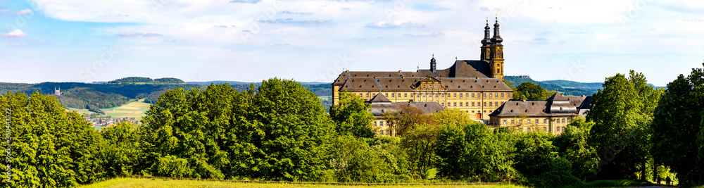 Kloster Banz in Bad Staffelstein. Im Hintergrund Vierzehnheiligen und der Staffelberg, Panorama.