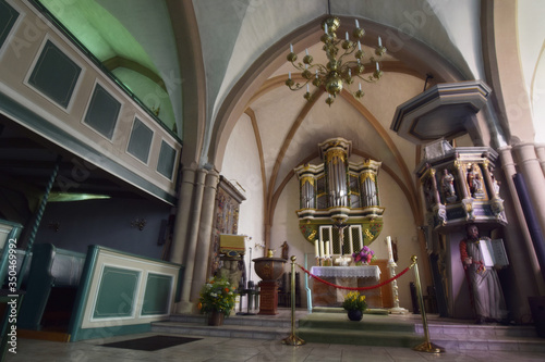 Innenraum der gotischen Dorfkirche in Bergkirchen Niedersachsen