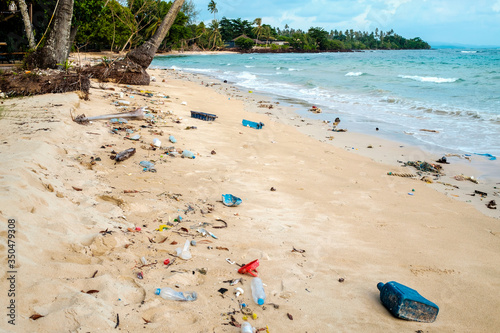 Fototapeta Naklejka Na Ścianę i Meble -  Beach in Thailand ruined by heavy plastic pollution