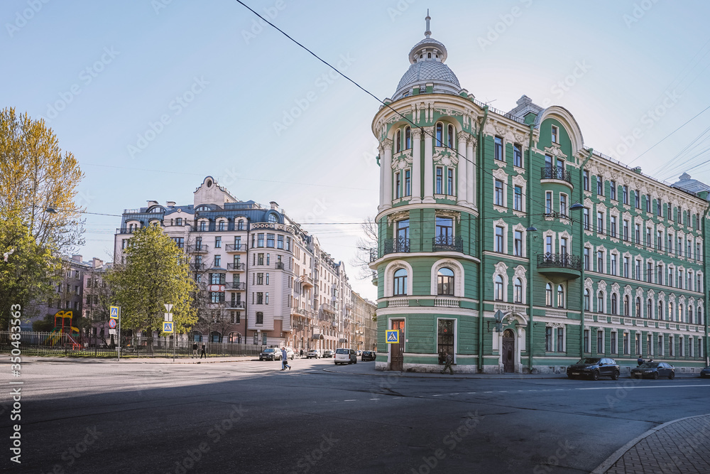Obraz premium Architecture of Saint Petersburg, city life during the period of self-isolation from the Chinese coronavirus, empty streets