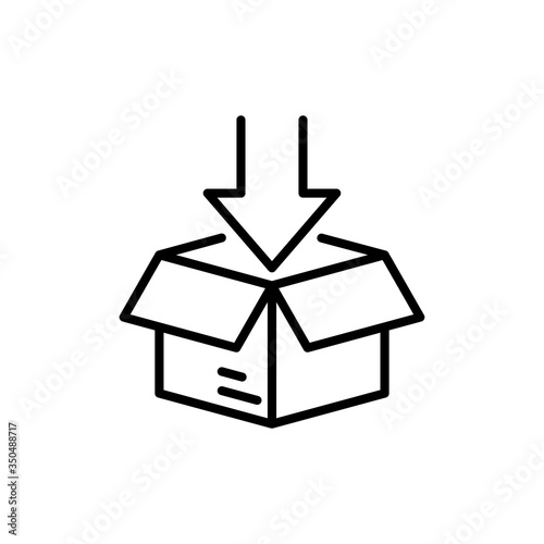 Símbolo entrega de pedido de compra. Icono plano lineal caja de cartón con flecha hacia abajo en color negro