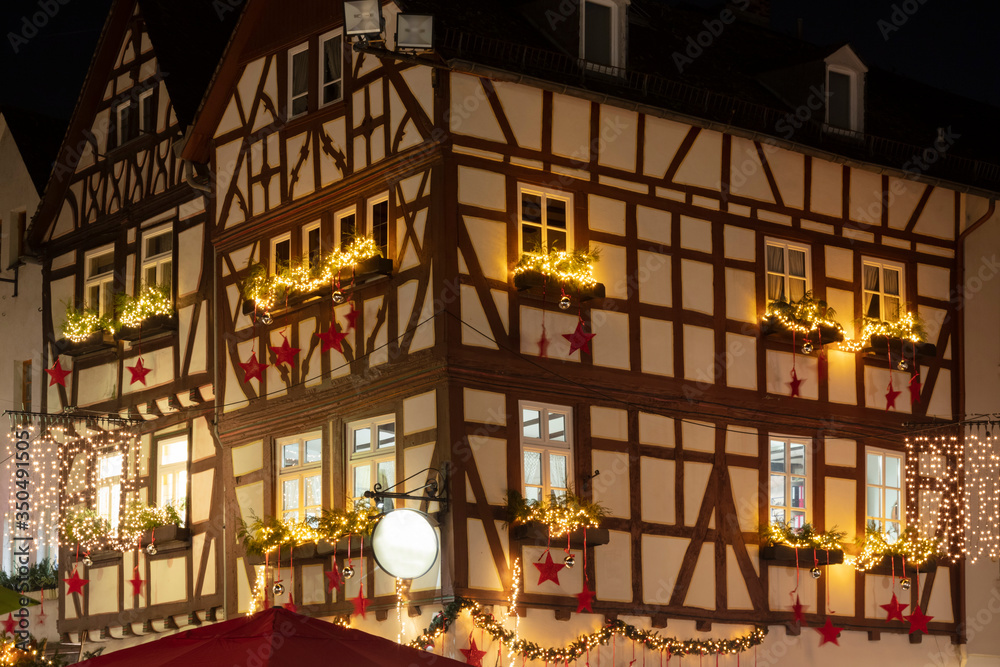 Fachwerkhäuser mit Weihnachtsschmuck am Fischmarkt, Nachtaufnahme, Limburg a. d. Lahn, Hessen, Deutschland, Europa Fachwerkhäuser mit Weihnachtsschmuck am Fischmarkt, Nachtaufnahme, Limburg a. d. Lahn, Hessen, Deutschland, Europa