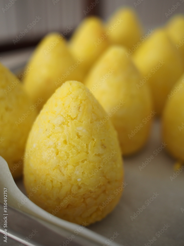 Preparazione di arancini, arancine. Sicilia, Italia Preparazione di arancini, arancine. Sicilia, Italia