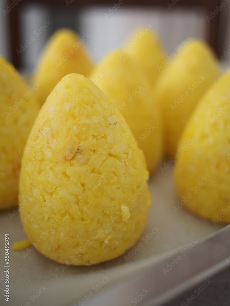 Preparazione di arancini, arancine. Sicilia, Italia Preparazione di arancini, arancine. Sicilia, Italia
