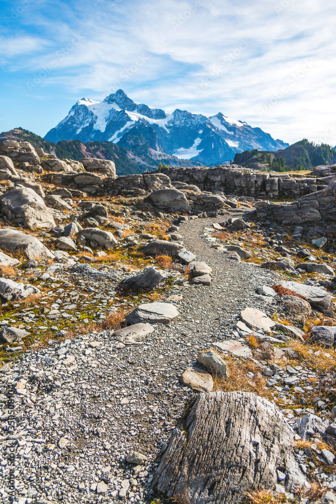 Φωτογραφία ,path way to mt Shuksan ,some scenic view of mt Shuksan in Artist point area on the day,summer,Washington,USA