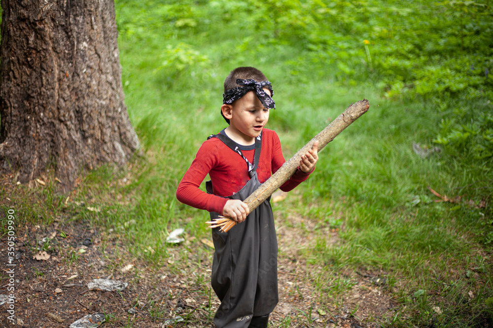 Fotografie Baby with a stick.