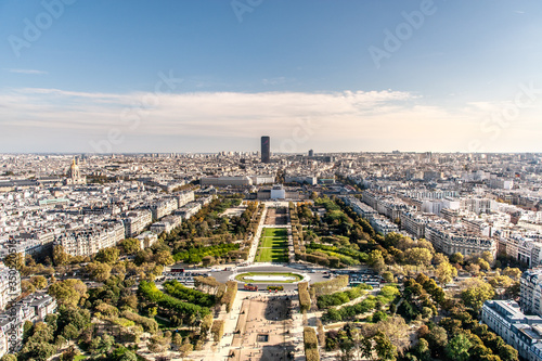 Champ de Mars mit Pariser Skyline © Blaubach Fotografie