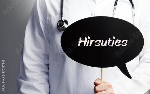 Hirsuties. Arzt mit Stethoskop hält Sprechblase in Hand. Text steht im Schild. Gesundheitswesen, Medizin photo