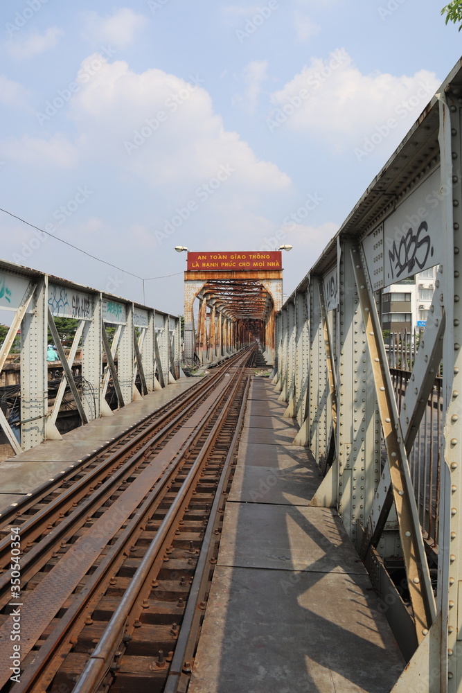 Pont d'une voie ferrée à Hanoï, Vietnam	