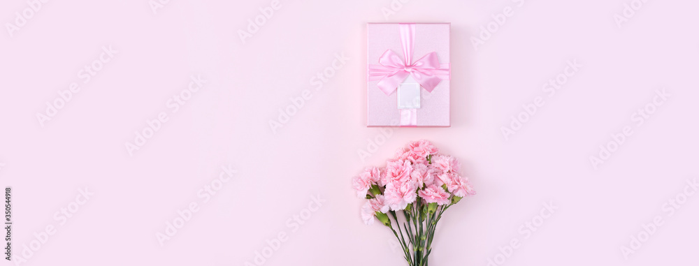 Obraz premium Mother's Day, Valentine's Day background design concept, beautiful pink carnation flower bouquet on pastel pink table, top view, flat lay, copy space.